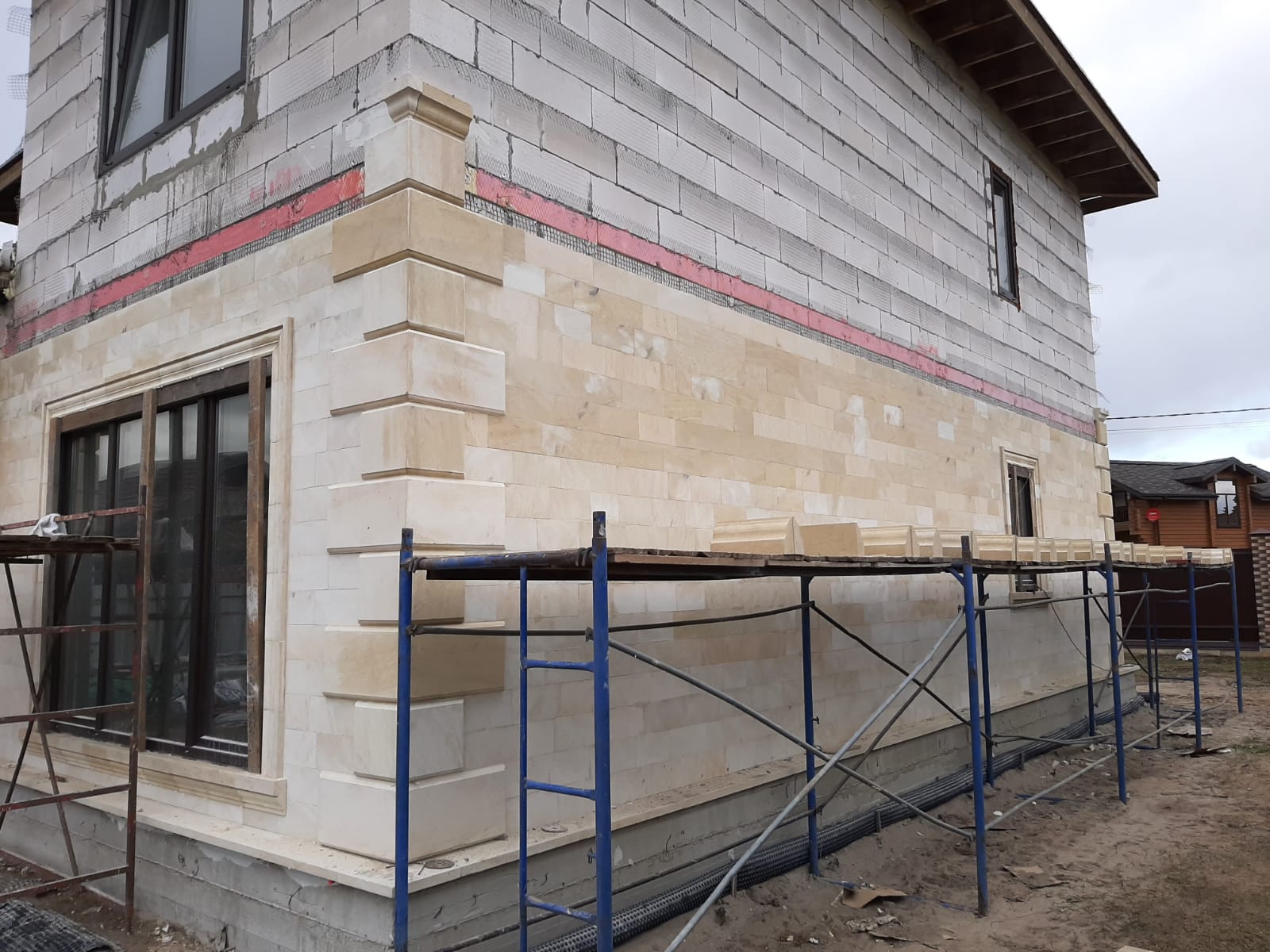 Обрамление углов здания