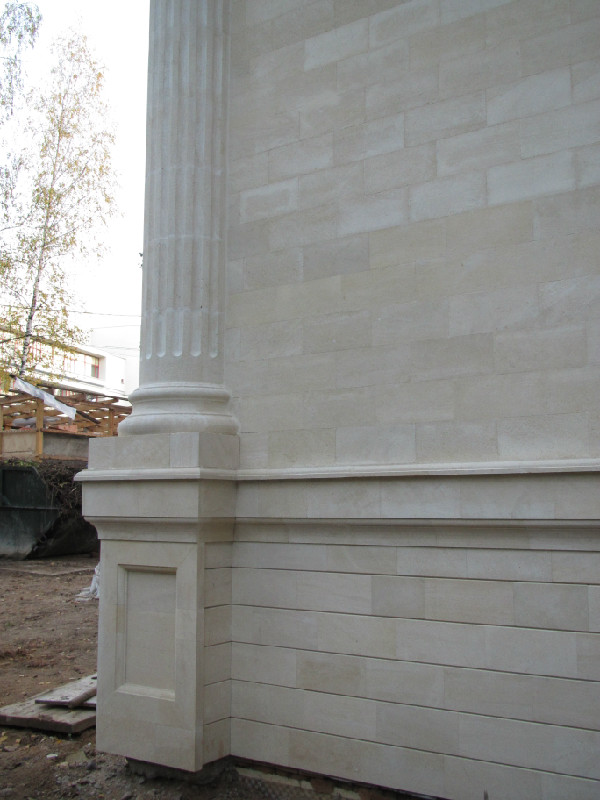 Цокольный карниз
